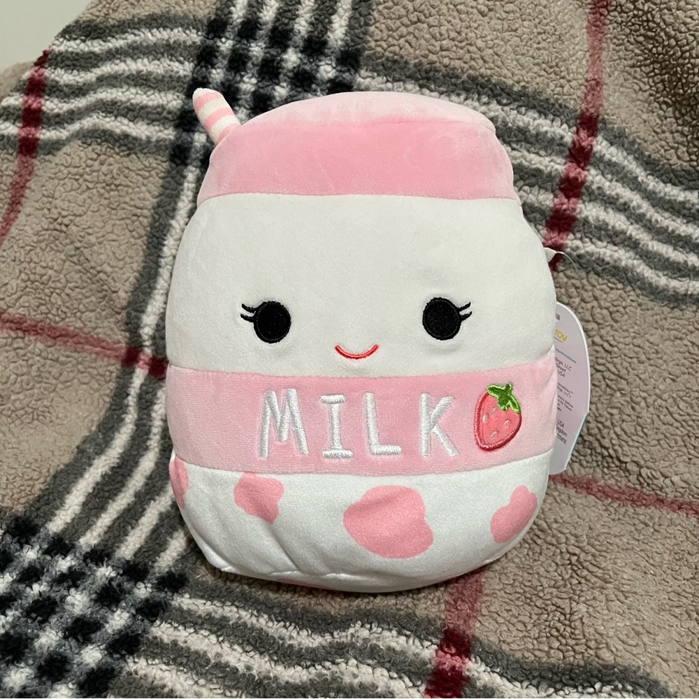 NWT Amelie Squishmallows Strawberry Milk 8”